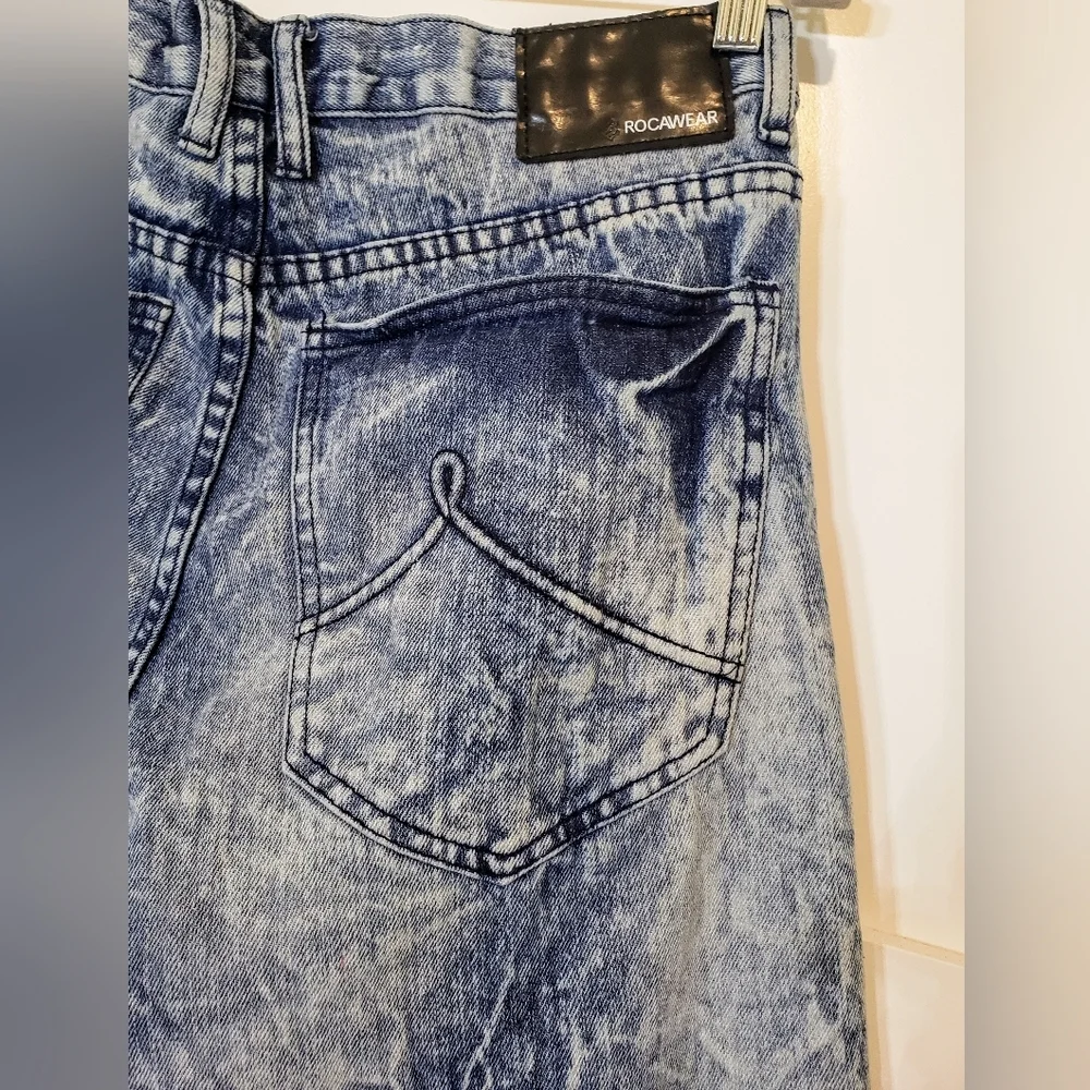 Rocawear Distressed Fading Paint Splattered Denim Blue Jean Shorts Size …